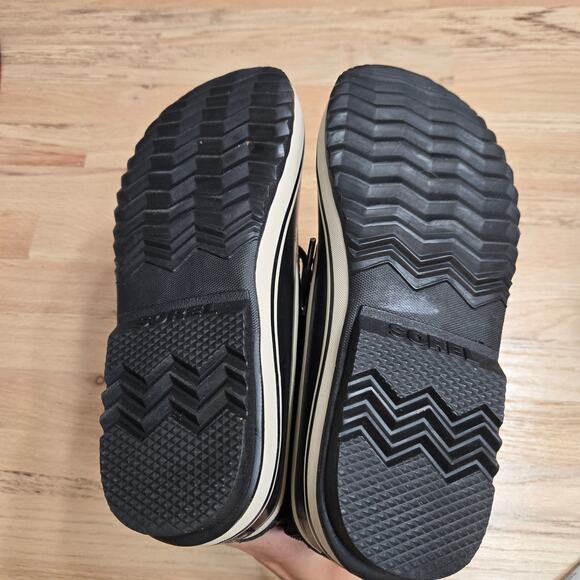 Sorel Black and Cream Winter Boots - Picture 4 of 10